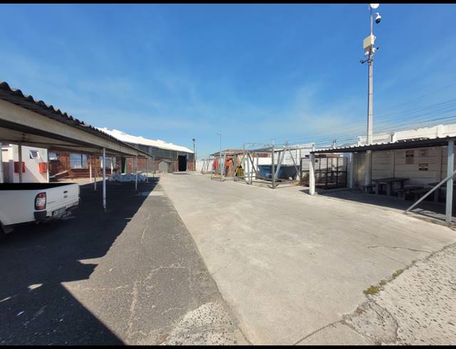 2,160M² WAREHOUSE TO LET IN STIKLAND INDUSTRIAL